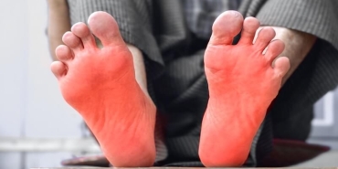 Bacaklarda Uyuşma Sebepleri: Neden Olur, Ne Zaman Ciddiye Alınmalı?